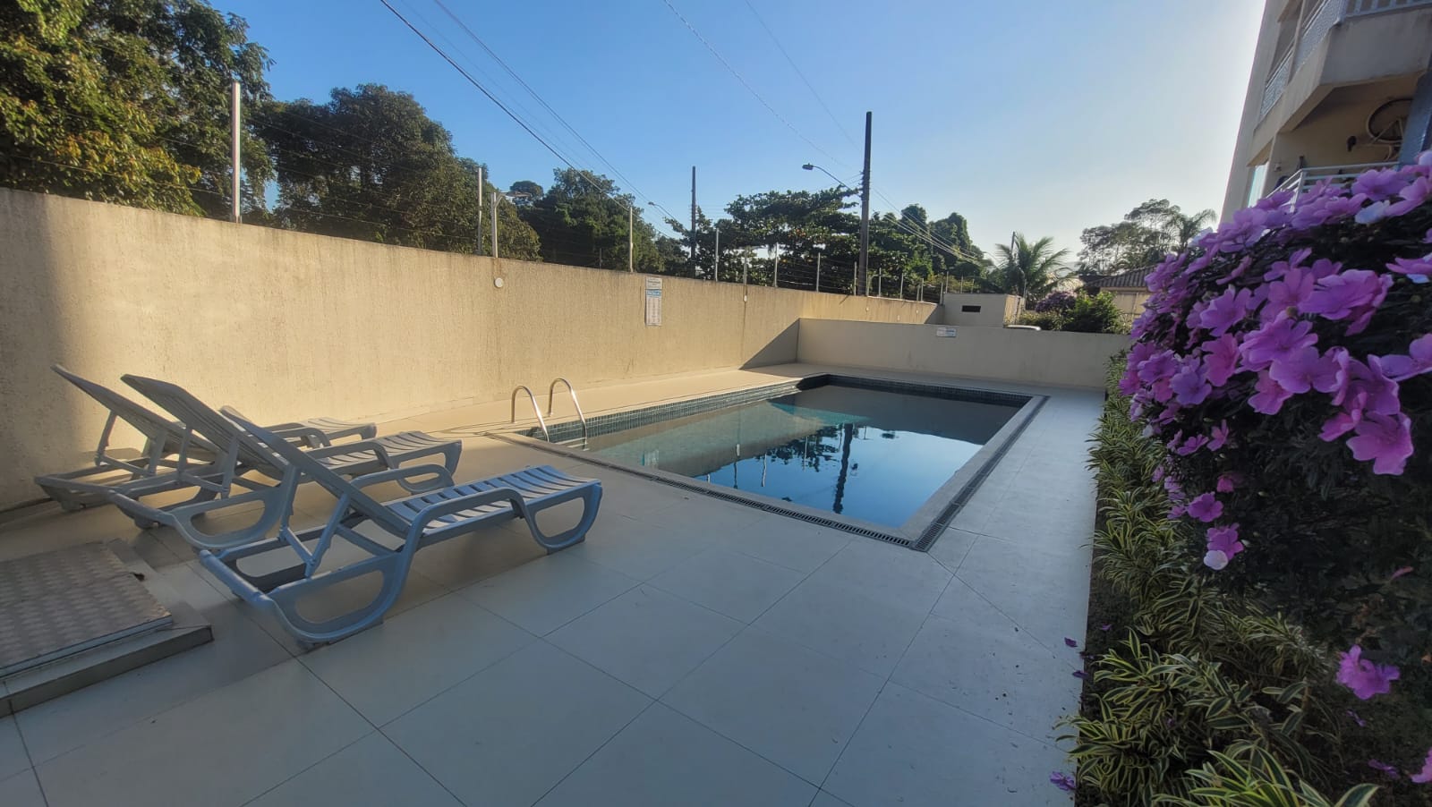 Foto da piscina do condomínio